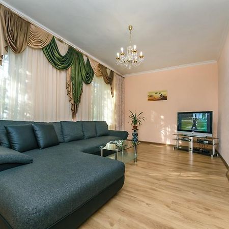 Two Bedroom Apartment On Liuteranska Street キエフ エクステリア 写真